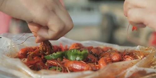 鸡腿爆料小蒙面视频,鸡腿爆料视频背后的精彩瞬间  第2张